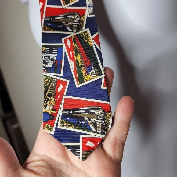 100% silk trains tie- Gap - Picture 6 of 6